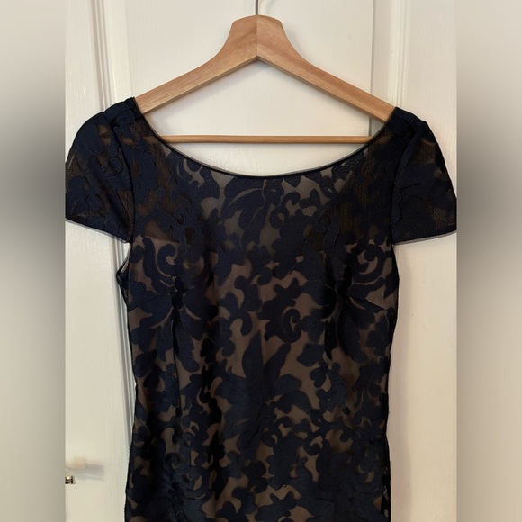 Gorgeous Calvin Klein lace dress! Size 2 - excellent condition! - Picture 6 of 10